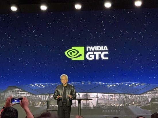 黄仁勋详解营收前景,中国市场重启信号明显。 IT技术 黄仁勋详解营收前景,中国市场重启信号明显。 IT技术