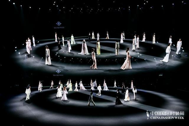 品牌美学与商业赋能:MOMIWEI高定系列的深度解构与市场启示 企业服务