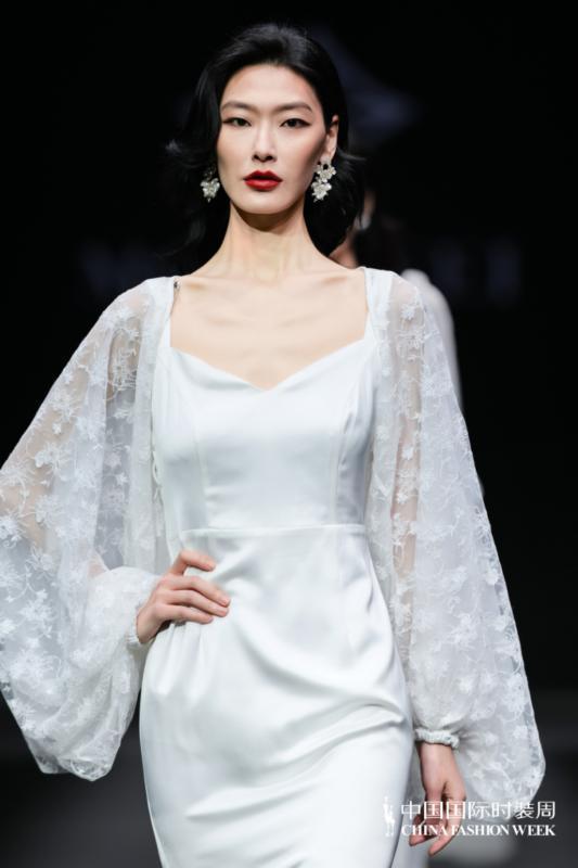 品牌美学与商业赋能:MOMIWEI高定系列的深度解构与市场启示 企业服务