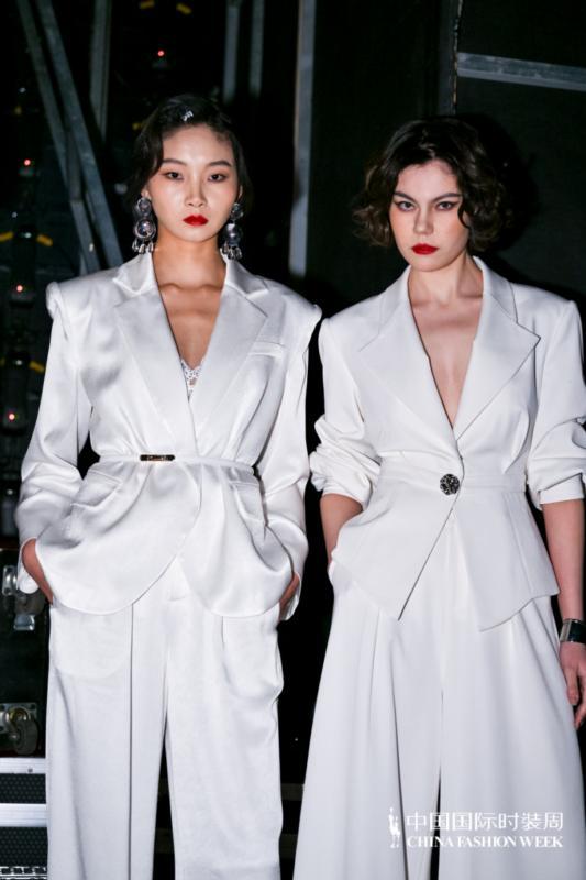 品牌美学与商业赋能:MOMIWEI高定系列的深度解构与市场启示 企业服务