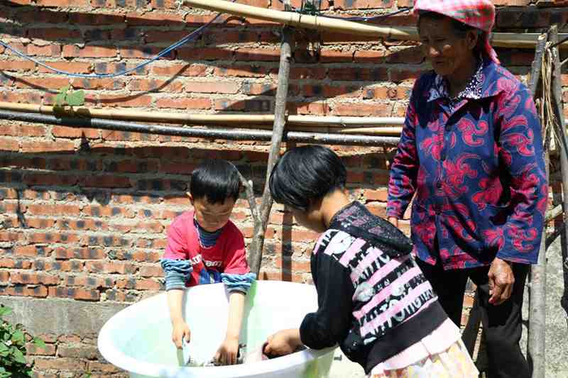  当两颗心脏同时亮起红灯：一个困难家庭的医疗抗争纪实 健康养生